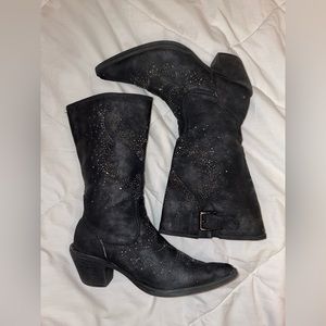 Beautiful Roper cowgirl boots. Black, women's size 7. Man made materials.